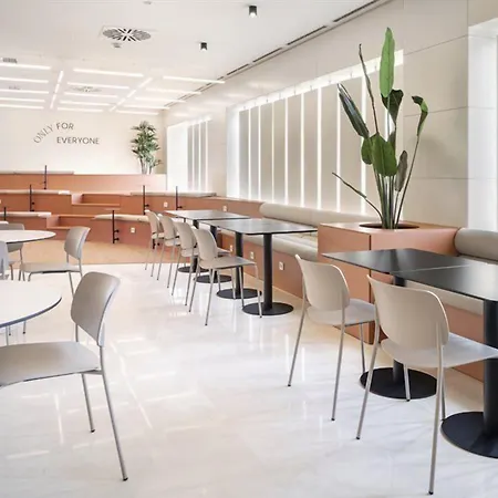 فندق Estacion 4*